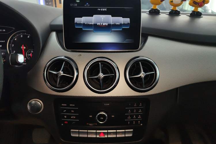 Used Mercedes-Benz B-Class 2018 B 200 Sport Edition Audio And AC Panel