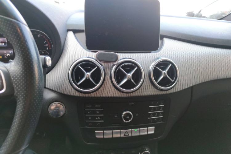 Used Mercedes-Benz B-Class 2018 B 200 Sport Edition Audio And AC Panel