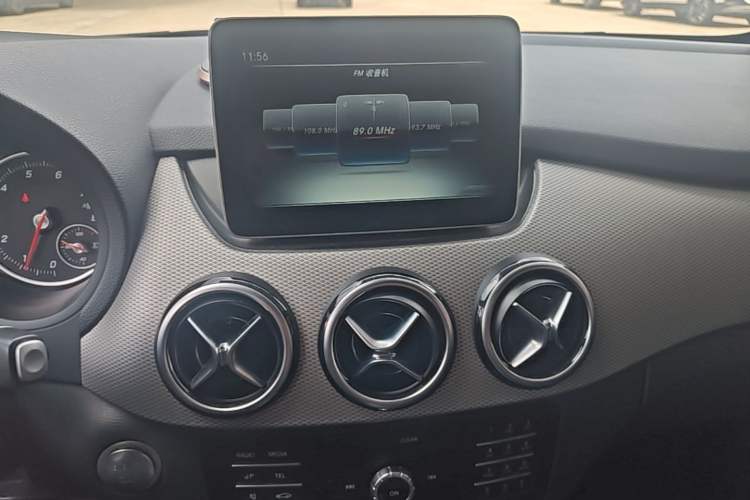 Used Mercedes-Benz B-Class 2018 B 200 Sport Edition Audio And AC Panel