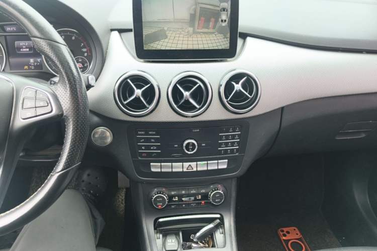 Used Mercedes-Benz B-Class 2018 B 200 Fashion Model Audio And AC Panel