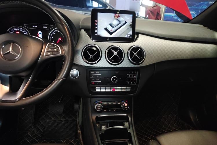 Used Mercedes-Benz B-Class 2018 B 200 Fashion Model Audio And AC Panel