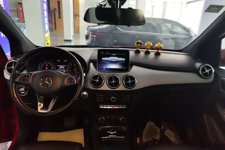 Used Mercedes-Benz B-Class 2018 B 200 Sport Edition Center Console
