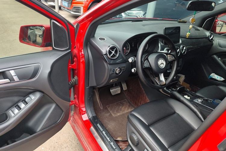 Used Mercedes-Benz B-Class 2018 B 200 Sport Edition Driver Seat