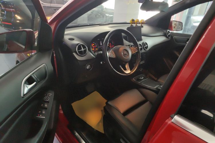 Used Mercedes-Benz B-Class 2018 B 200 Sport Edition Driver Seat