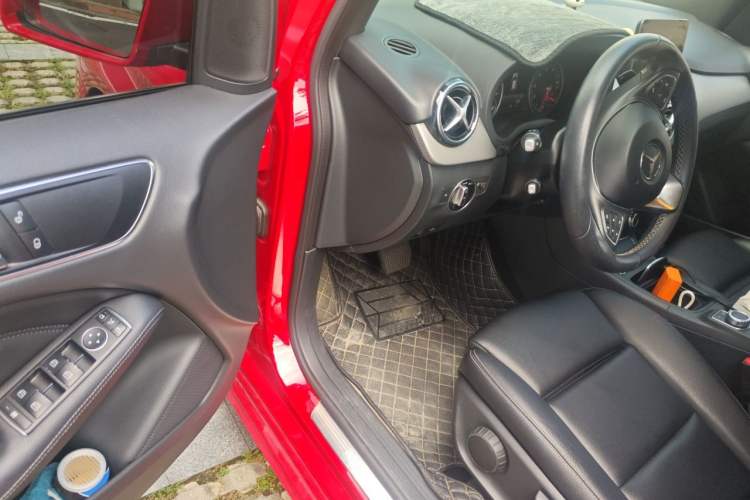 Used Mercedes-Benz B-Class 2018 B 200 Sport Edition Driver Seat
