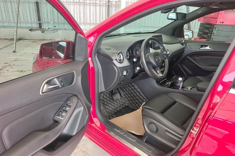 Used Mercedes-Benz B-Class 2018 B 200 Sport Edition Driver Seat