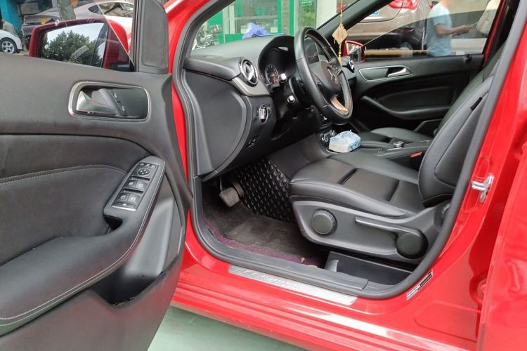 Used Mercedes-Benz B-Class 2018 B 200 Sport Edition Driver Seat