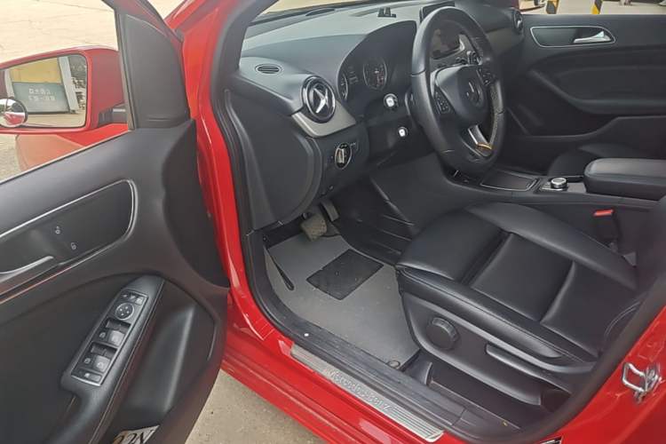 Used Mercedes-Benz B-Class 2018 B 200 Sport Edition Driver Seat