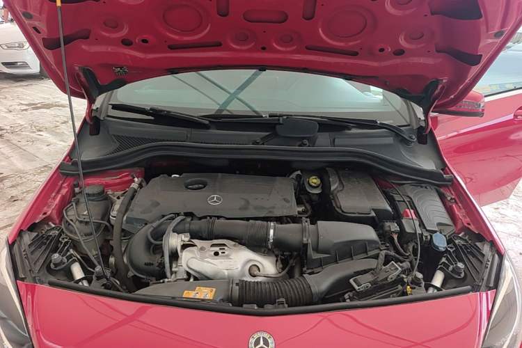 Used Mercedes-Benz B-Class 2018 B 200 Sport Edition Engine Bay