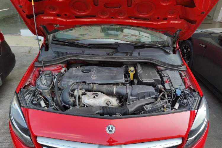 Used Mercedes-Benz B-Class 2018 B 200 Sport Edition Engine Bay