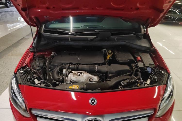 Used Mercedes-Benz B-Class 2018 B 200 Fashion Model Engine Bay