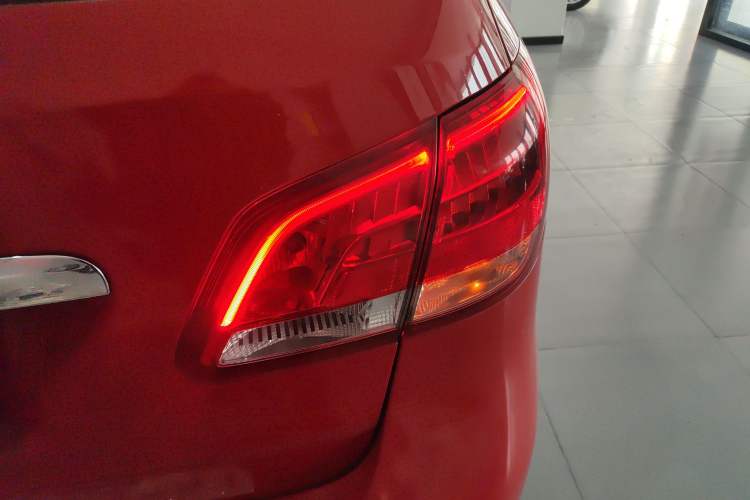 Used Mercedes-Benz B-Class 2018 B 200 Sport Edition Exterior 3