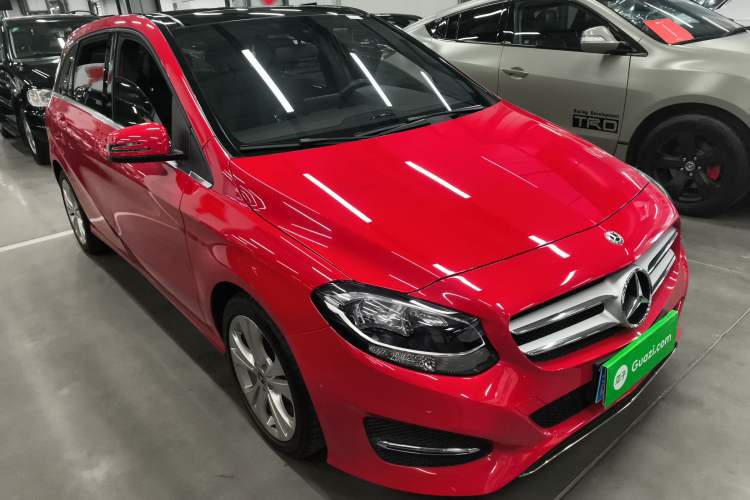 Used Mercedes-Benz B-Class 2018 B 200 Sport Edition Front Right 45 Deg