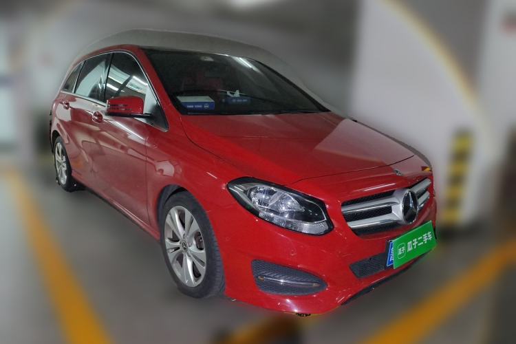 Used Mercedes-Benz B-Class 2018 B 200 Sport Edition Front Right 45 Deg