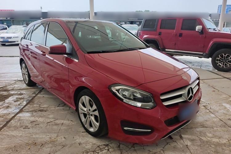 Used Mercedes-Benz B-Class 2018 B 200 Sport Edition Front Right 45 Deg