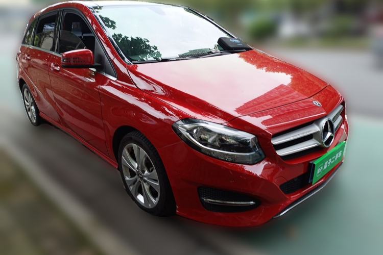 Used Mercedes-Benz B-Class 2018 B 200 Sport Edition Front Right 45 Deg