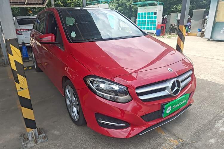 Used Mercedes-Benz B-Class 2018 B 200 Sport Edition Front Right 45 Deg