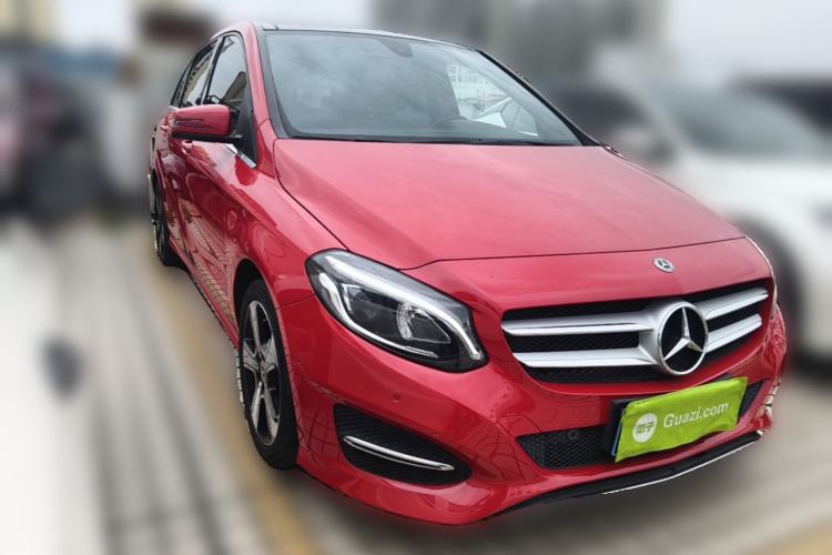 Used Mercedes-Benz B-Class 2018 B 200 Fashion Model Front Right 45 Deg