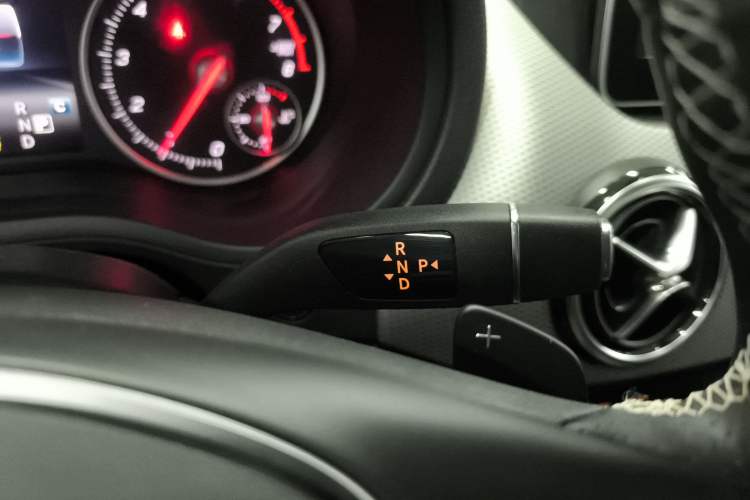 Used Mercedes-Benz B-Class 2018 B 200 Sport Edition Gear Lever