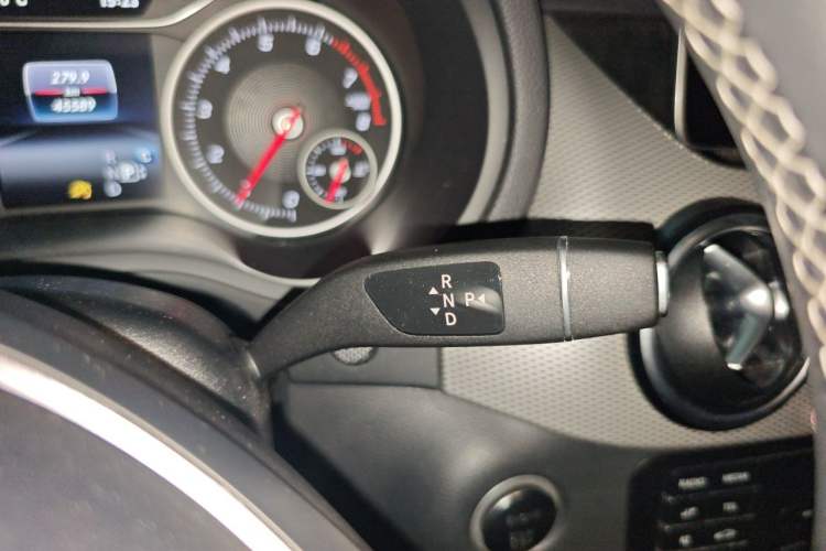 Used Mercedes-Benz B-Class 2018 B 200 Sport Edition Gear Lever