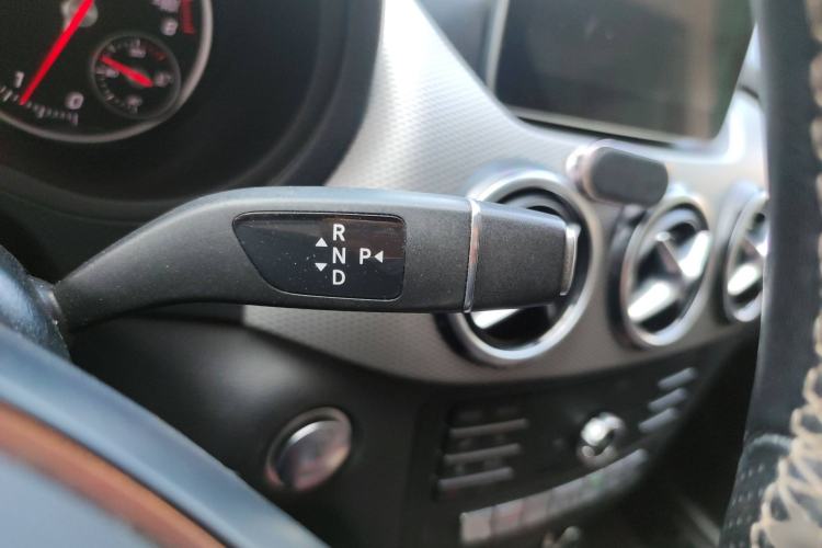 Used Mercedes-Benz B-Class 2018 B 200 Sport Edition Gear Lever