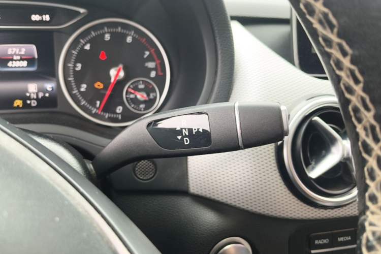 Used Mercedes-Benz B-Class 2018 B 200 Fashion Model Gear Lever
