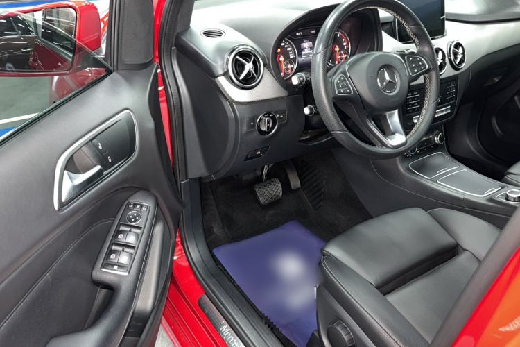 Used Mercedes-Benz B-Class 2018 B 200 Sport Edition Interior 2