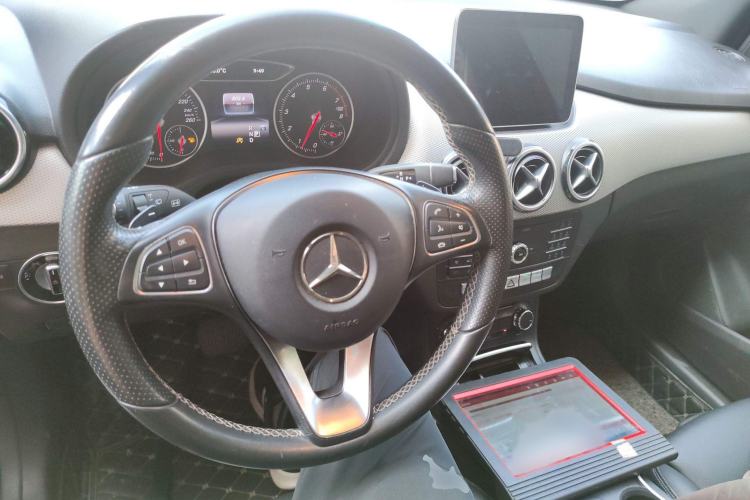 Used Mercedes-Benz B-Class 2018 B 200 Sport Edition Interior 2