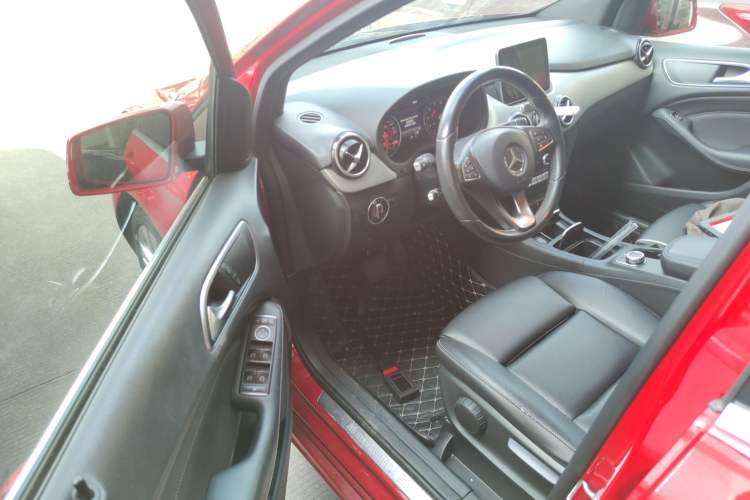 Used Mercedes-Benz B-Class 2018 B 200 Sport Edition Interior 3