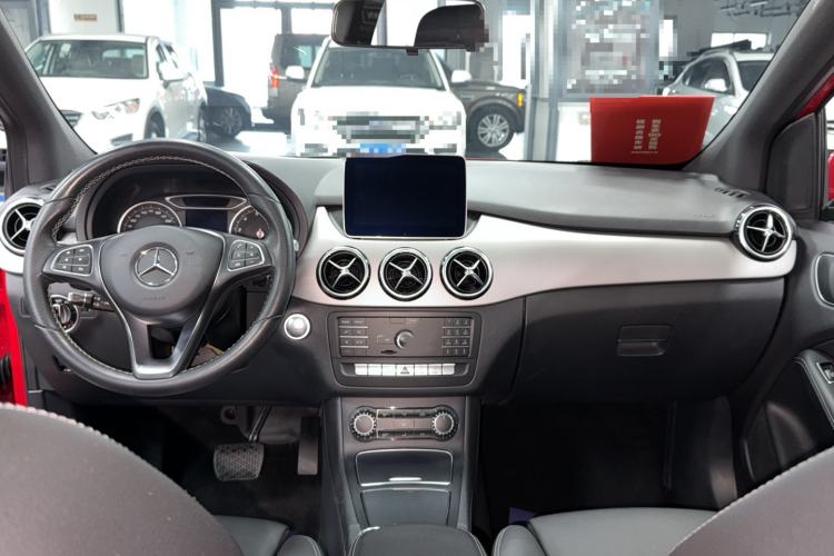 Used Mercedes-Benz B-Class 2018 B 200 Sport Edition Interior 4