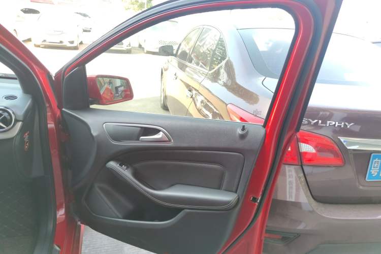 Used Mercedes-Benz B-Class 2018 B 200 Sport Edition Interior 5