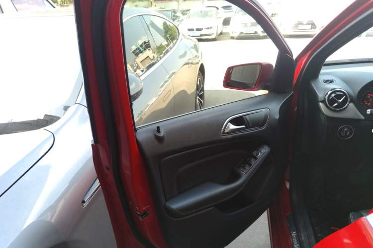 Used Mercedes-Benz B-Class 2018 B 200 Sport Edition Interior 7