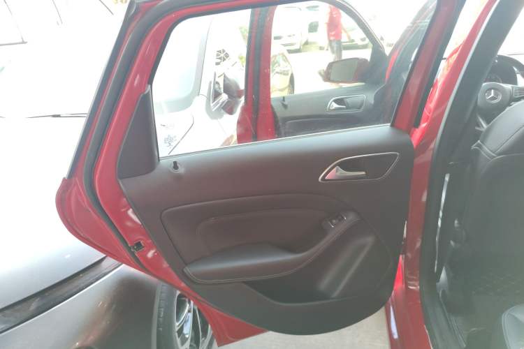 Used Mercedes-Benz B-Class 2018 B 200 Sport Edition Interior 8