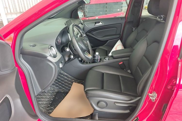 Used Mercedes-Benz B-Class 2018 B 200 Sport Edition Left Front Seat