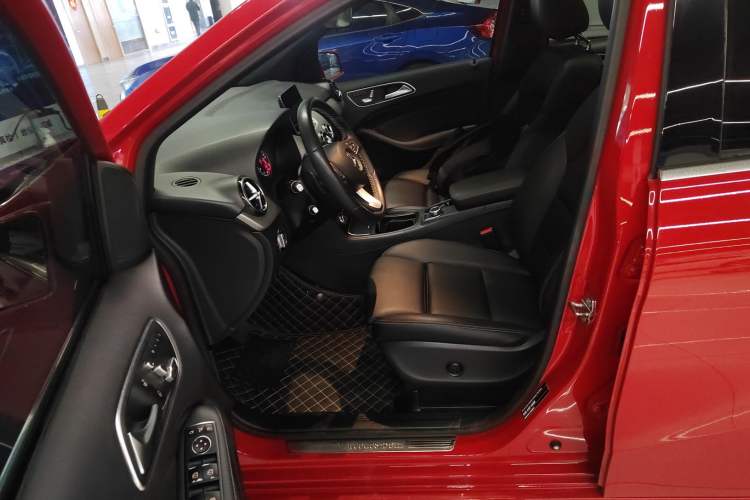 Used Mercedes-Benz B-Class 2018 B 200 Fashion Model Left Front Seat