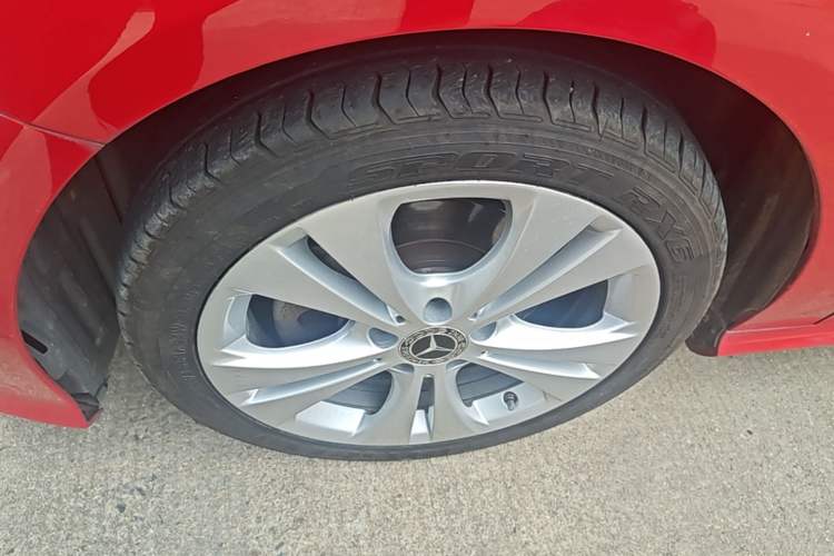 Used Mercedes-Benz B-Class 2018 B 200 Sport Edition Left Front Wheel Hub