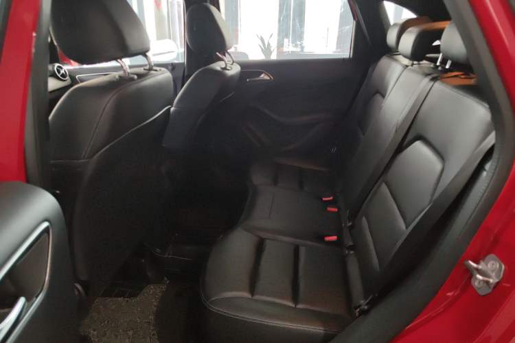 Used Mercedes-Benz B-Class 2018 B 200 Sport Edition Left Rear Seat