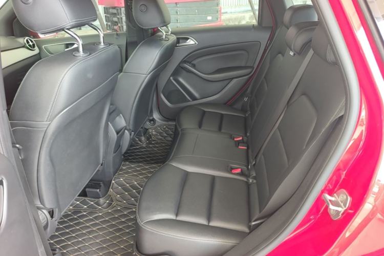 Used Mercedes-Benz B-Class 2018 B 200 Sport Edition Left Rear Seat