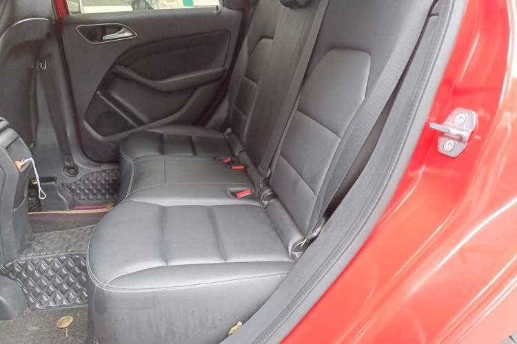 Used Mercedes-Benz B-Class 2018 B 200 Sport Edition Left Rear Seat