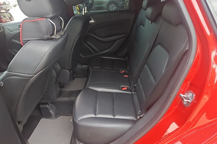 Used Mercedes-Benz B-Class 2018 B 200 Sport Edition Left Rear Seat