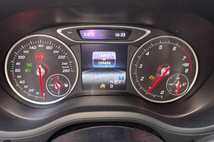 Used Mercedes-Benz B-Class 2018 B 200 Fashion Model Odometer Close Up