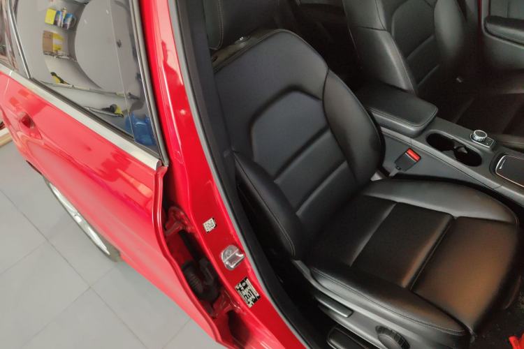 Used Mercedes-Benz B-Class 2018 B 200 Sport Edition Right Front Seat