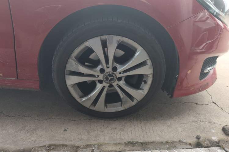 Used Mercedes-Benz B-Class 2018 B 200 Sport Edition Right Front Wheel Hub