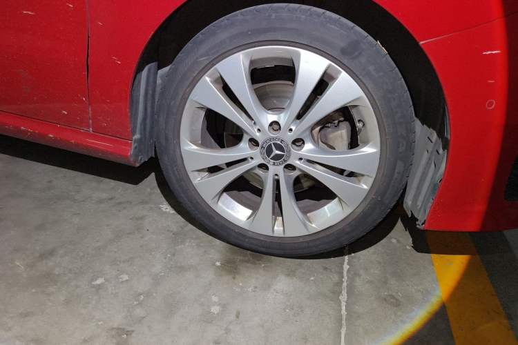 Used Mercedes-Benz B-Class 2018 B 200 Sport Edition Right Front Wheel Hub