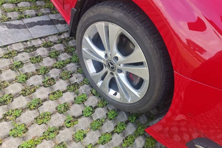 Used Mercedes-Benz B-Class 2018 B 200 Sport Edition Right Front Wheel Hub