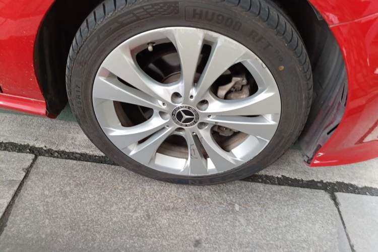 Used Mercedes-Benz B-Class 2018 B 200 Sport Edition Right Front Wheel Hub