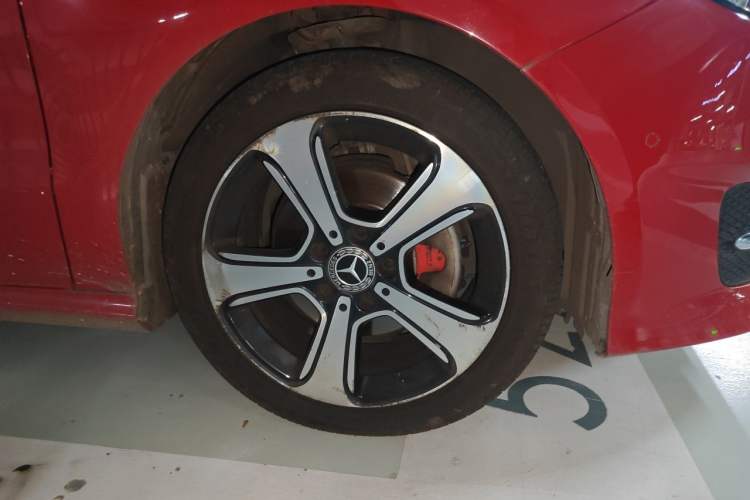 Used Mercedes-Benz B-Class 2018 B 200 Fashion Model Right Front Wheel Hub