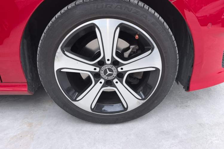 Used Mercedes-Benz B-Class 2018 B 200 Fashion Model Right Front Wheel Hub
