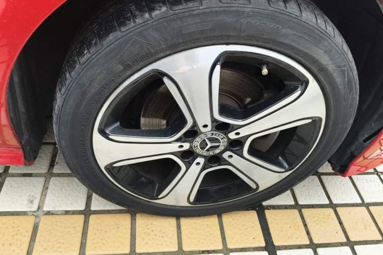 Used Mercedes-Benz B-Class 2018 B 200 Fashion Model Right Front Wheel Hub