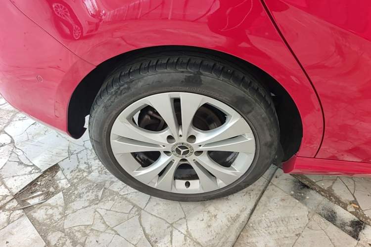 Used Mercedes-Benz B-Class 2018 B 200 Sport Edition Right Rear Wheel Hub
